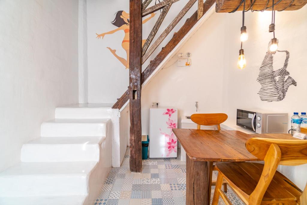 Rare Guesthouse & Restaurant Business for Sale in Padang Padang, Uluwatu