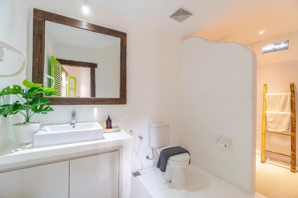 Rare Guesthouse & Restaurant Business for Sale in Padang Padang, Uluwatu