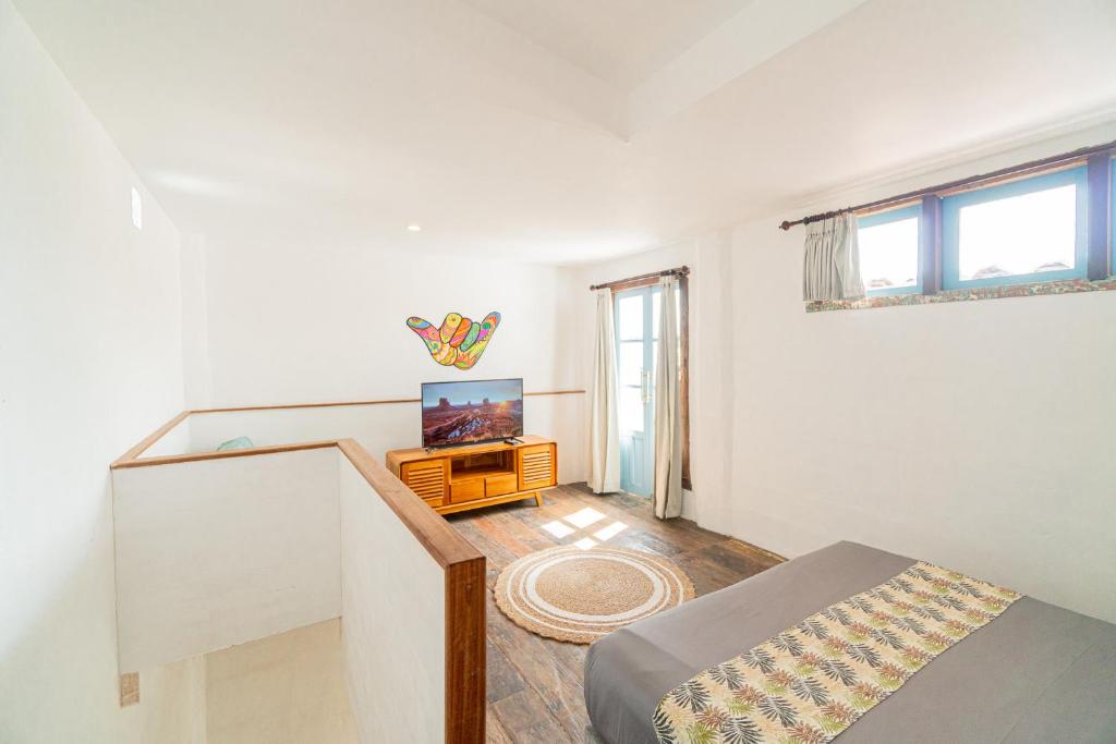 Rare Guesthouse & Restaurant Business for Sale in Padang Padang, Uluwatu